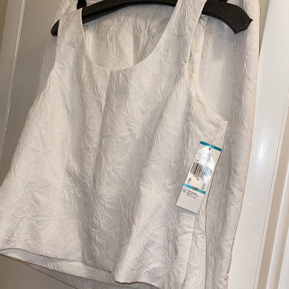 This 3PC pure white suit is simply Ahhhh-mazing! Brand new with tags 16P